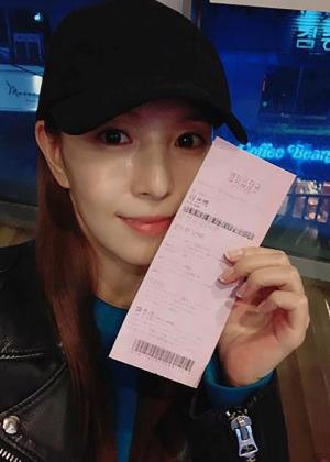 보아(BoA), 영화 ‘미쓰백’ 관람 인증샷 공개 “여운이 진하다 못해 아린 영화”