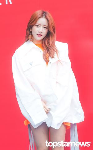 [HD포토] 우주소녀(WJSN) 엑시, ‘오버핏 패션으로 강조한 섹시美’ (2019S/S헤라서울패션위크)