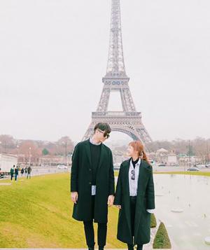 ‘유메이’ 유보화, 남편과 함께 애펠탑 앞에서 찍은 사진 눈길…‘추억의 싸이월드 얼짱’