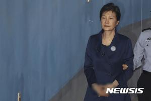 ‘공천 개입’ 박근혜, 2심도 불출석…검찰 1심 이어 3년 구형