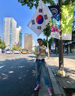 “왜 거기서 나와?”…럭키 블루 스미스, 서울 깜짝 방문한 글로벌 모델