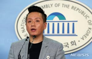 군인권센터 임태훈, ‘성 정체성 혼란 겪는 자’ 발언 김성태 고소