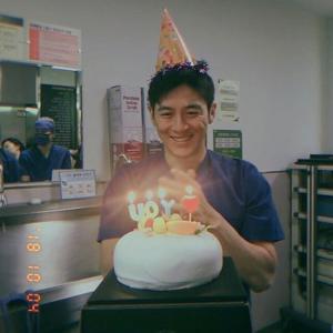 ‘흉부외과’ 고수, 촬영장서 전한 생일파티...‘몇부작’ 남았나