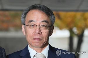 ‘사법농단 핵심’ 임종헌, 영장심사 출석…범죄사실만 30개 육박