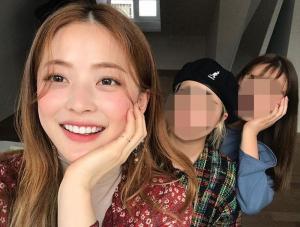 ‘팔로우 미 10’ 임보라, 상큼한 미소와 함께 전한 근황…‘퍼플 여신님’