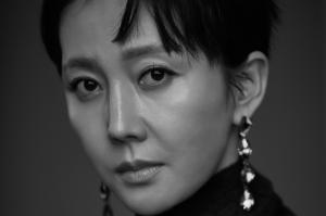 [인터뷰] ‘27년 차 배우’ 염정아, “여자 배우들이 섭섭했던 건 캐릭터의 부재…’완벽한 타인’ 너무 좋았다”