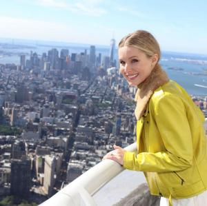 ‘겨울왕국’ 크리스틴 벨, 엠파이어 스테이츠 빌딩 위에서 한컷…“뉴욕을 방문한 안나”