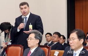 카허 카젬 한국지엠 사장 “군산공장 매각, 몇 개 업체들과 협상 중”