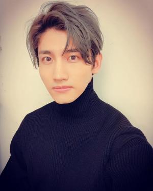 동방신기(TVXQ) 최강창민, 최근 근황보니 ‘모닝 셀카’ 투척…‘잘생김 여전해’