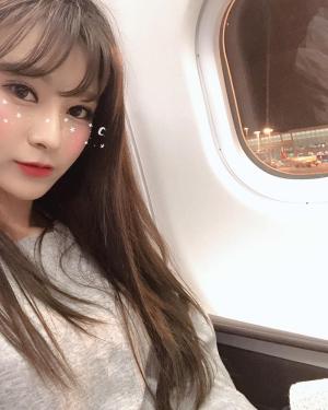 ‘우왁굳♥’ 김수현 아나운서, 신혼여행 떠나는 비행기에서 빛나는 미모 자랑