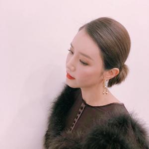 채정안, 고혹적인 미모 과시… ‘유방암 자선파티’ 참석한 모습