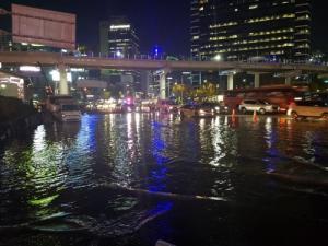 서울역 앞 상수도관 누수로 ‘물바다’…3시간가량 교통통제