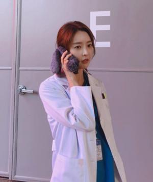 ‘프리스트’ 정유미, 방송 전 스포?…“위급하게 통화중인 함은호 선생님”