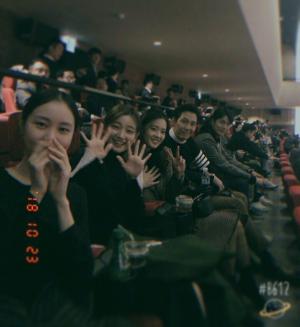 ‘군산: 거위를 노래하다’ 박소담, 이정재-정우성과 함께 영화관 나들이…‘눈이 즐겁네’