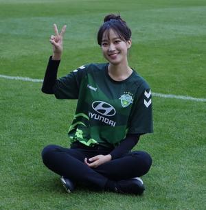 주시은 아나운서, 초록빛 여신 비주얼 “전북의 우승 세레머니...축하드려요”