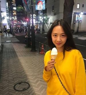 씨스타(SISTAR) 출신 김다솜, 러블리한 근황 공개…‘역시 추울 땐 아이스크림’