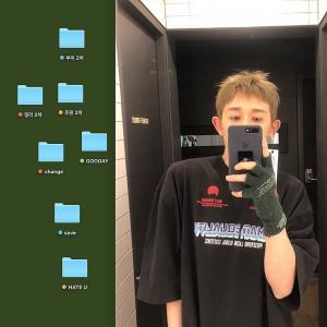 AOMG 코드 쿤스트, 완벽한 직각어깨 자랑하는 거울 셀카…‘작업한 곡들 공개’