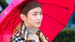 [4K영상] 샤이니(SHINee) 키, 비오는 날 우산은 기범이의 패션이 된다(181109)