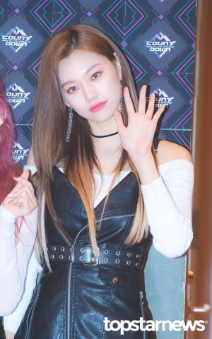 [HD포토] 위키미키(Weki Meki) 김도연, ‘손인사도 화보처럼~’ (엠카운트다운)