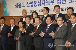 박용만 대한상의 회장, 파격적 규제개혁 필요…성윤모 산업 장관, “서포터 역할 다 하겠다”