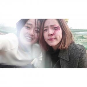 ‘미쓰백’ 한지민, 촬영 당시 권소현과 찍은 사진 보니…‘두 사람 모두 연기 감정에 울컥’