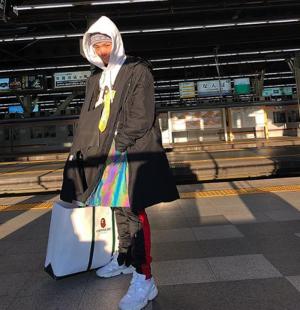 메킷레인 수장 루피, 오사카에서도 눈에 띄는 패션…‘완벽 그 자체’