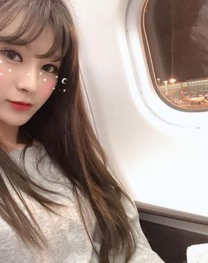 김수현 아나운서, 비행기에서도 숨길 수 없는 미모…‘우왁굳과 신혼여행 가는 길’