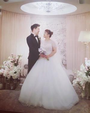 ‘외식하는 날’ 홍윤화♥김민기, 행복하게 서로 바라보고 있는 결혼식 모습 공개…‘사랑이 느껴지네’