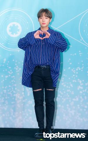 [HD포토] 워너원(Wanna One) 박지훈, ’하트는 고민 없이 저장각’