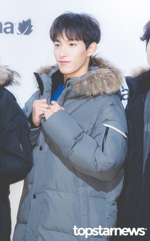 [HD포토] 세븐틴(SVT) 도겸, ‘패딩 따뜻해용’