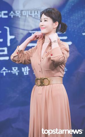 [HD포토] 김선아, ‘옷깃은 중요해요’ (붉은달푸른해)