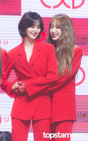 [HD포토] 이엑스아이디(EXID) 정화, ‘하니와의 스킨쉽…의외의 친분’ (알러뷰)