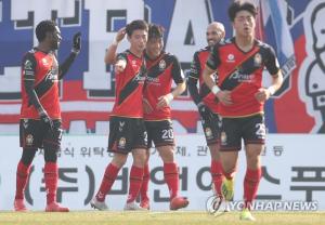 [K리그1] ‘쿠니모토 결승골’ 경남 FC, 수원 삼성 2-1로 제압…창단 첫 준우승 확정