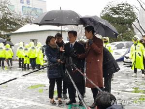 김용 대변인, 문준용씨 취업 특혜 의혹 수면 위로 올린 고발장… “고발인측 의도 궁금”