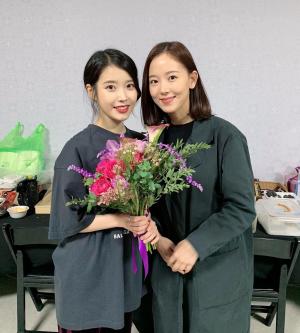 강한나, 절친 아이유(IU) 10주년 콘서트에 팬심 폭발…“징짱 정말 예쁘고 멋있었다”