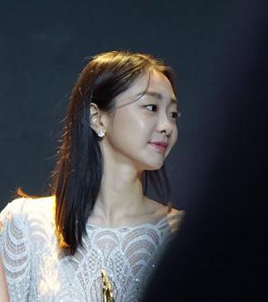 영화 ‘마녀’ 김다미, 2018 청룡영화제 신인여우상 수상 비하인드 컷 보니?…‘넘 사랑스러워’