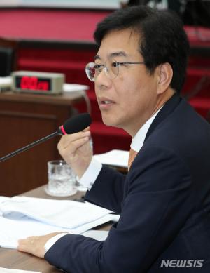 자유한국당 송언석 의원, 한부모 지원 예산 삭감 관련 “예산 편성에 신중을 기하자는 취지” 해명
