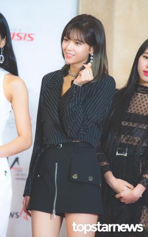 [HD포토] 트와이스(TWICE) 정연, ‘정연표 하트’ (2018 AAA)