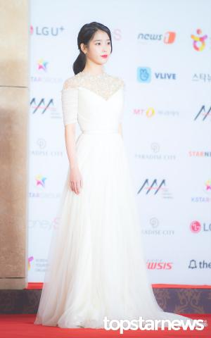 [HD포토] 아이유, ‘고민없이 저장각’ (2018 AAA)