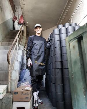 박재민, 연탄봉사 사진 공개…‘연탄만한 키’