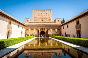 스페인 그라나다, 바르셀로나-세비야 사이 위치한 여행코스…’알함브라 궁전으로 유명’
