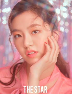 공원소녀(GWSN) 레나, 러블리 뷰티 화보 공개 ‘데뷔 3개월 차의 완성형 비주얼’