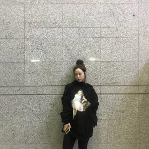 ‘하현우 ♥’ 허영지, 올블랙 패션으로 뽐낸 ‘상큼한 미모’