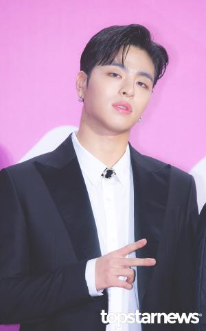 [HD포토] 아이콘(iKON) 구준회, ‘스웨그 넘치는 브이’ (2018 멜론 뮤직 어워드)