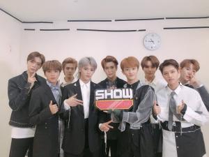 ‘쇼챔피언’ NCT127, 훈훈한 대기실 인증샷 공개…카리스마 뿜뿜