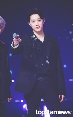 [UHD포토] 워너원(Wanna One) 라이관린, ‘같이 불러요’ (쇼챔피언)