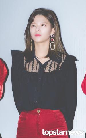 [HD포토] 트와이스(TWICE) 정연, ‘영화 본 원스의 평가가 궁금해’ (트와이스랜드)