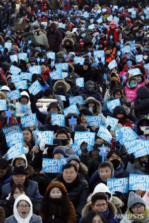 주말 도심서 대규모 ‘이석기 전 의원 석방 촉구’ 집회…한 쪽선 “박근혜 석방하라”