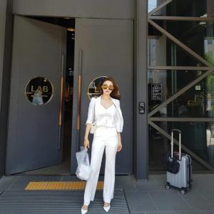 ‘김종민♥’ 황미나 기상캐스터, 연예인 포스 풍기는 출근길 모습 공개…‘출근길 요정이 여깄네’