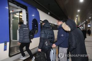 강릉선 KTX, 탈선 사고 사흘만에 운행 정상화...오영식 “국민들께 불편끼쳐 사과드린다”